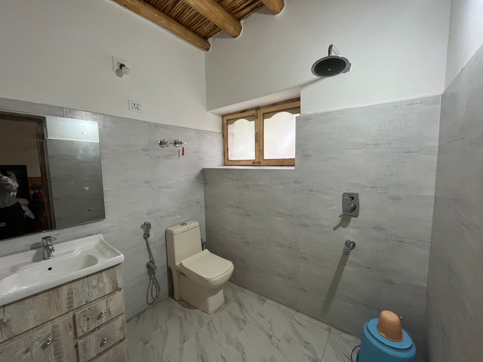 Clean bathroom at Sumoor Lodge
